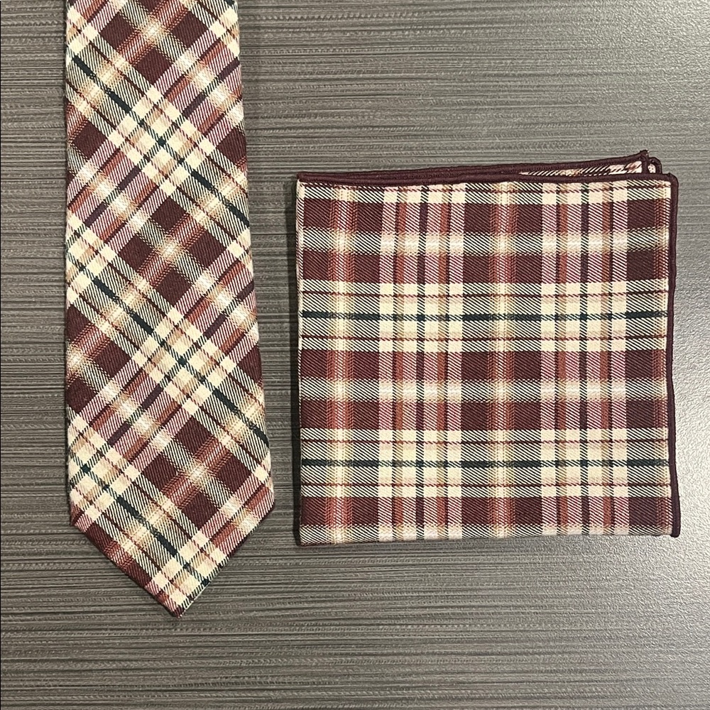 Men’s Tie and Pocket Square in Maroon and Beige